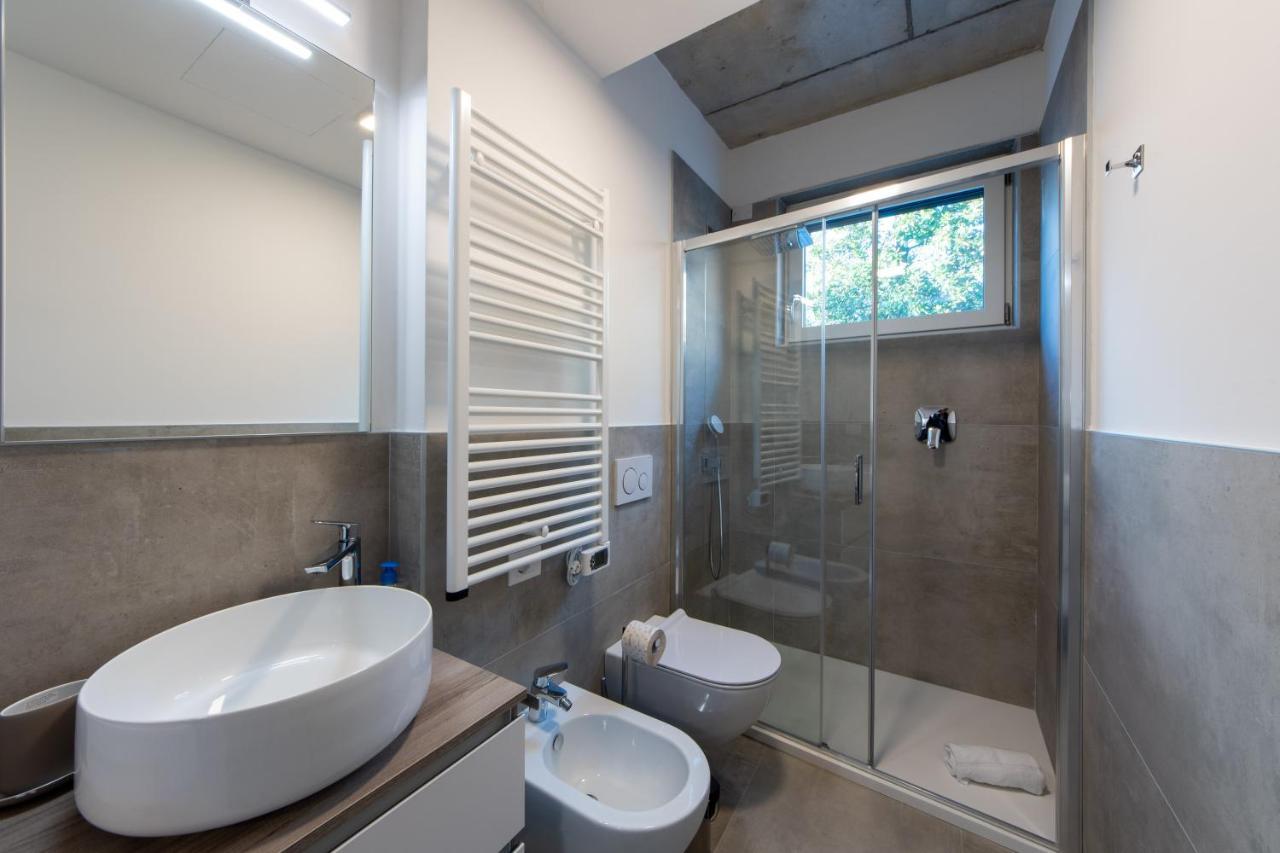 Housmart Toscana 53 Black Bologna Bagian luar foto
