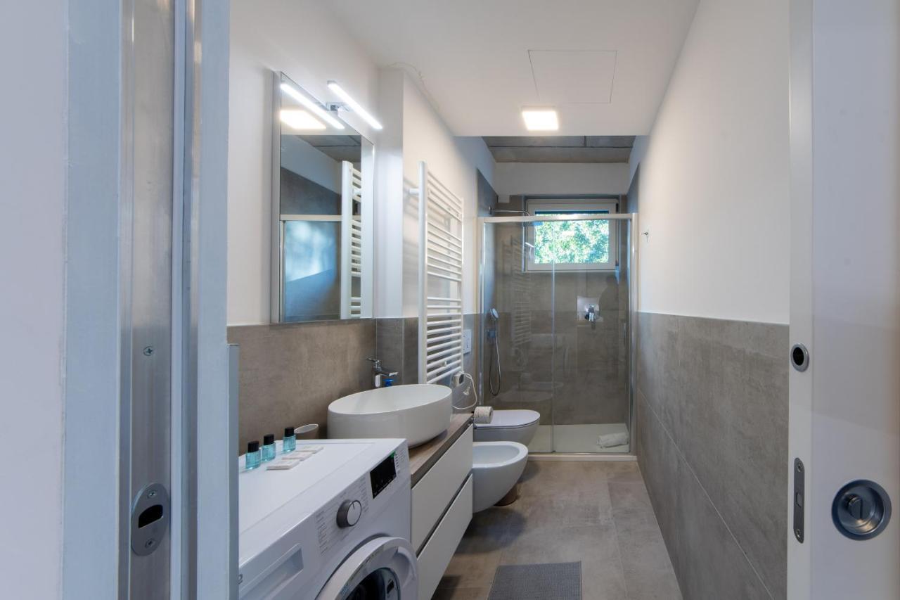 Housmart Toscana 53 Black Bologna Bagian luar foto