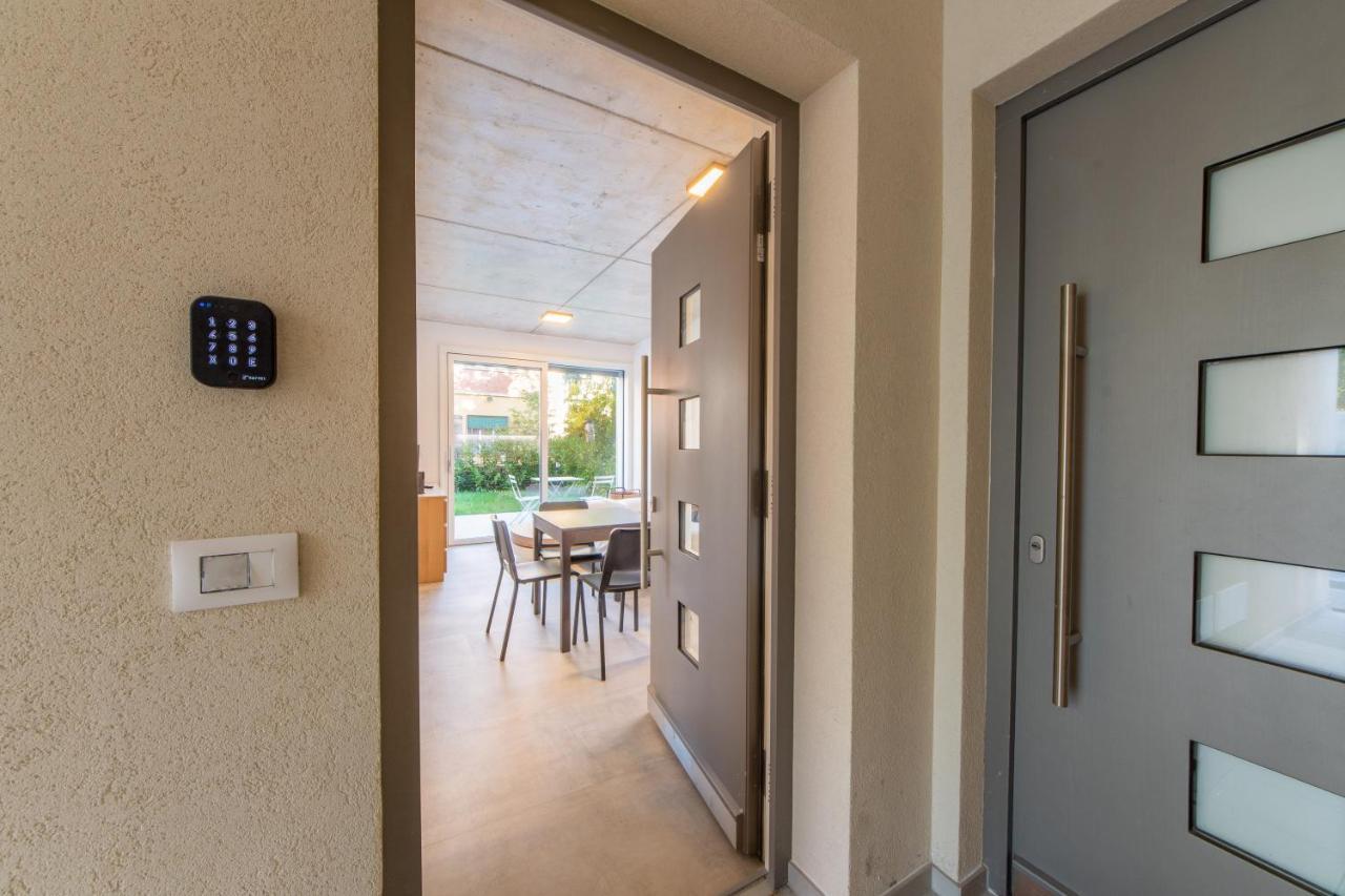 Housmart Toscana 53 Black Bologna Bagian luar foto