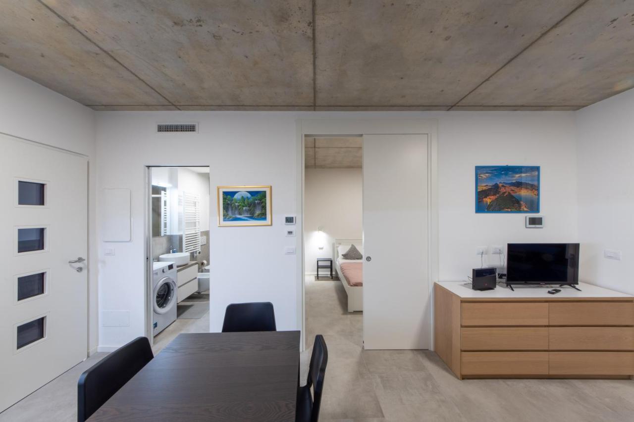 Housmart Toscana 53 Black Bologna Bagian luar foto