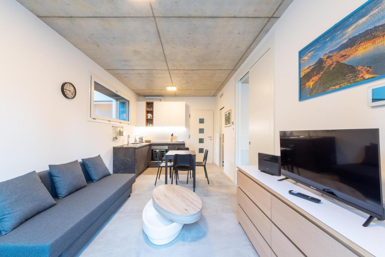 Housmart Toscana 53 Black Bologna Bagian luar foto