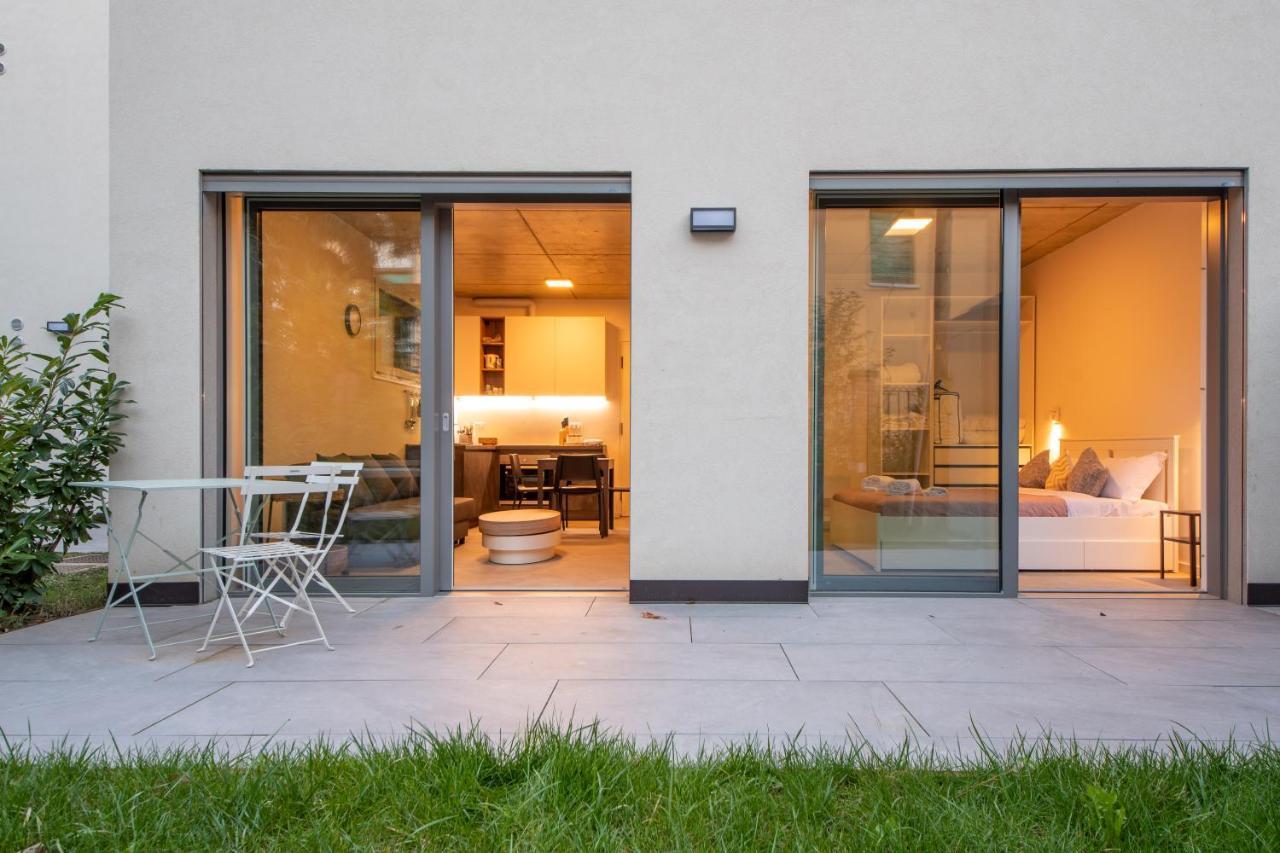 Housmart Toscana 53 Black Bologna Bagian luar foto