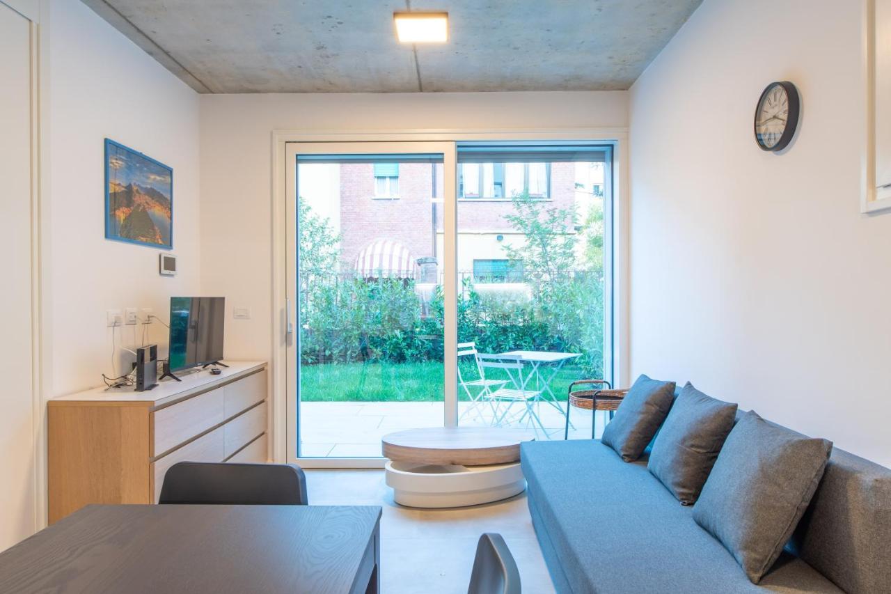 Housmart Toscana 53 Black Bologna Bagian luar foto