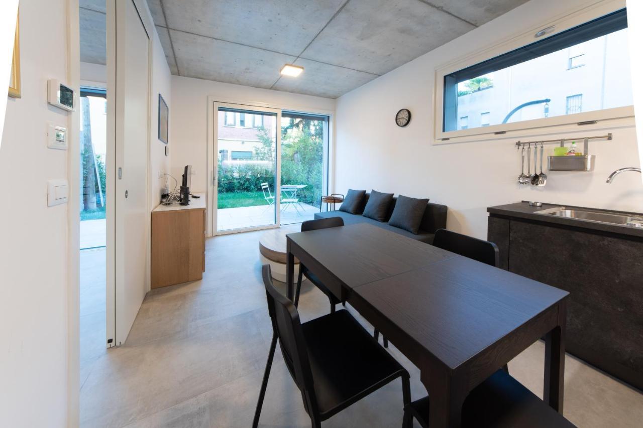 Housmart Toscana 53 Black Bologna Bagian luar foto