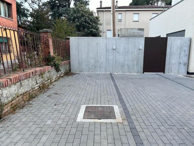 Housmart Toscana 53 Black Bologna Bagian luar foto